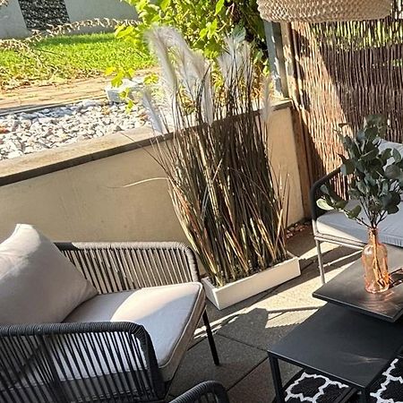 Blossom Apartment Garden View - Klimatisiert FDH Екстериор снимка