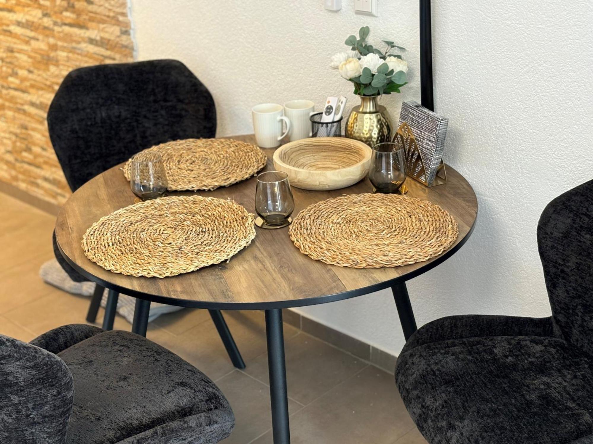 Blossom Apartment Garden View - Klimatisiert FDH Екстериор снимка