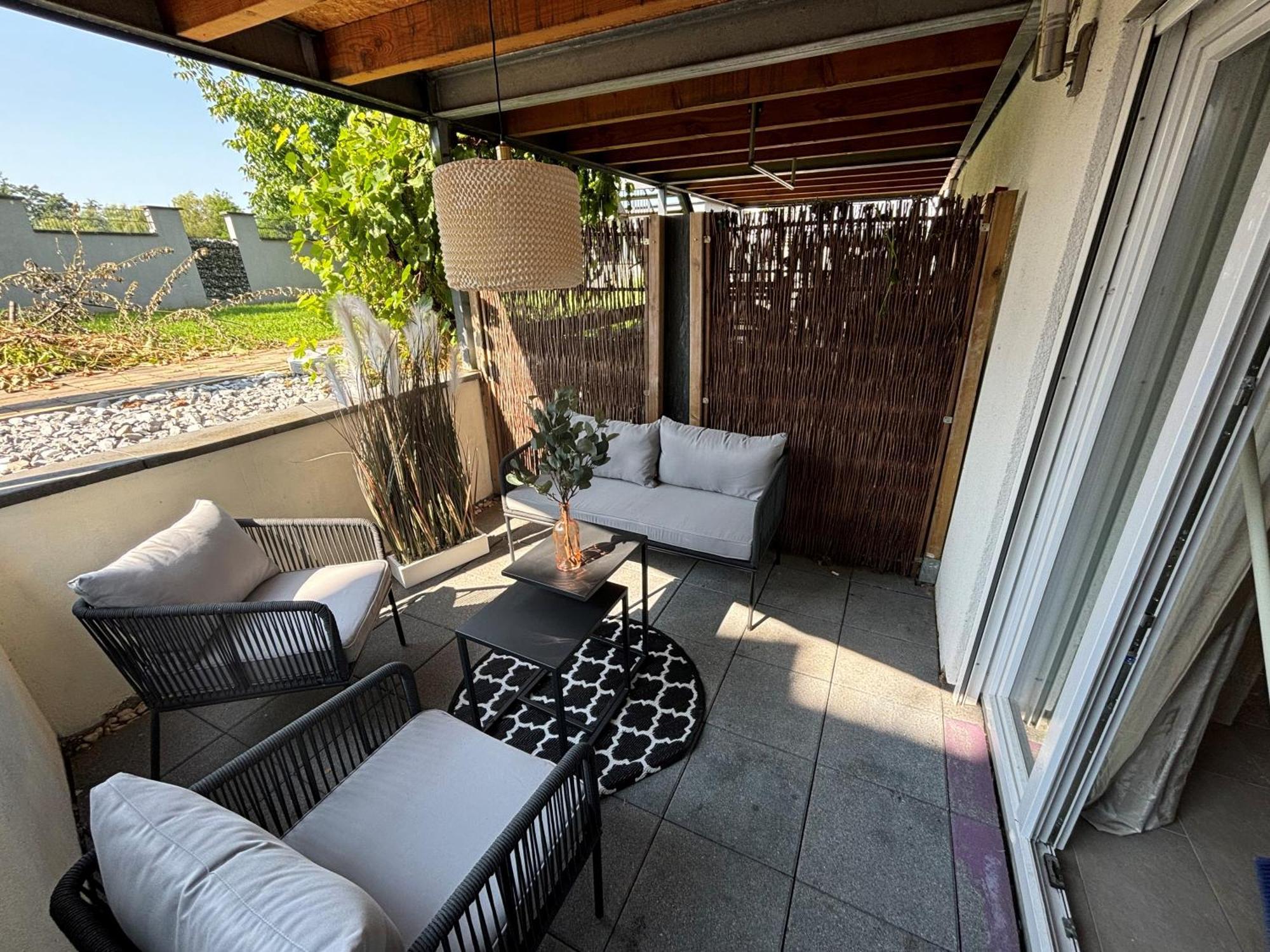 Blossom Apartment Garden View - Klimatisiert FDH Екстериор снимка